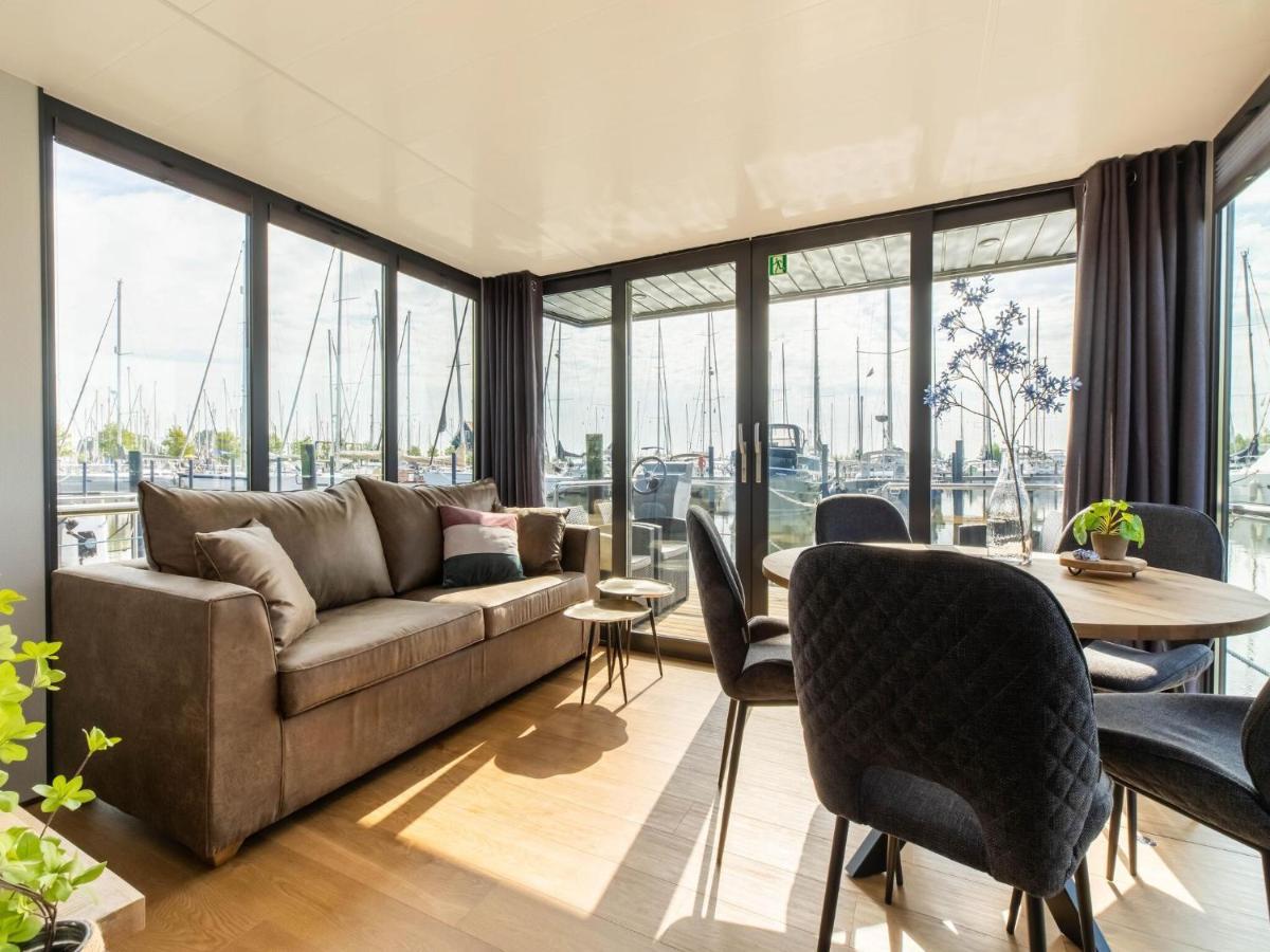 Comfortable Houseboat In Volendam Marina ภายนอก รูปภาพ