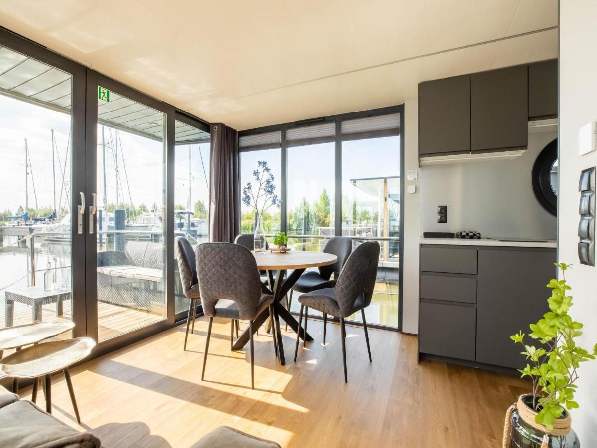 Comfortable Houseboat In Volendam Marina ภายนอก รูปภาพ