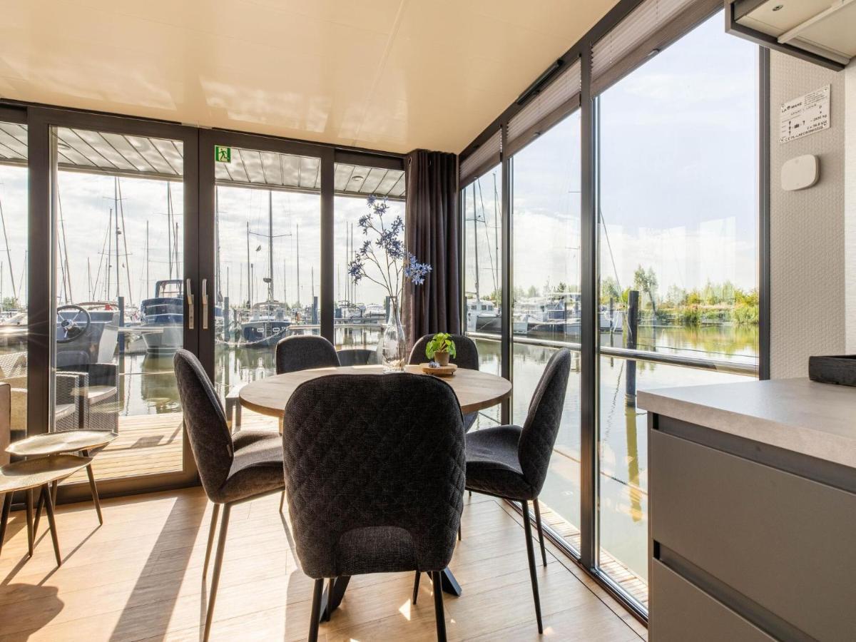 Comfortable Houseboat In Volendam Marina ภายนอก รูปภาพ