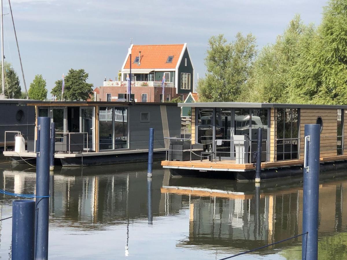 Comfortable Houseboat In Volendam Marina ภายนอก รูปภาพ