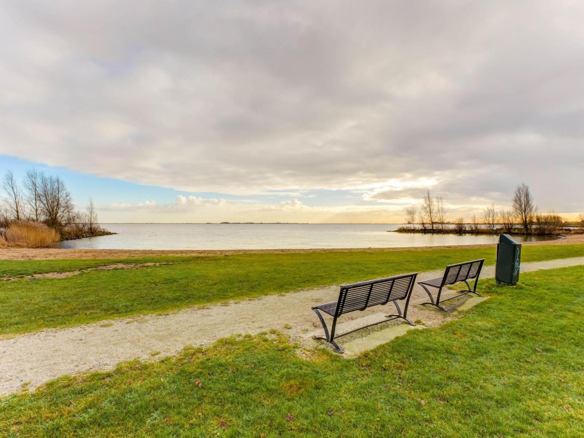 Comfortable Houseboat In Volendam Marina ภายนอก รูปภาพ